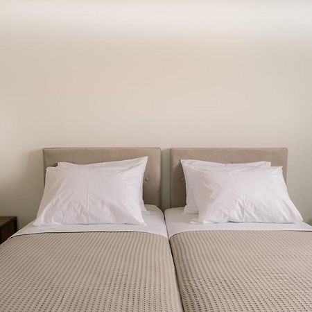 Vasilopoulos Residences - Villa Emelia With Shared Pool アルゴストリオン エクステリア 写真