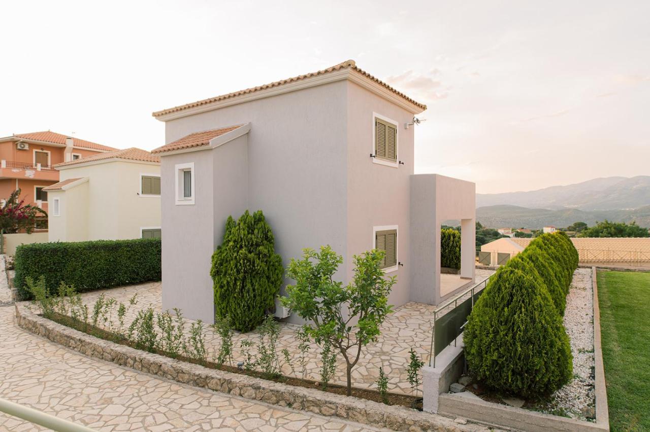 Vasilopoulos Residences - Villa Emelia With Shared Pool アルゴストリオン エクステリア 写真