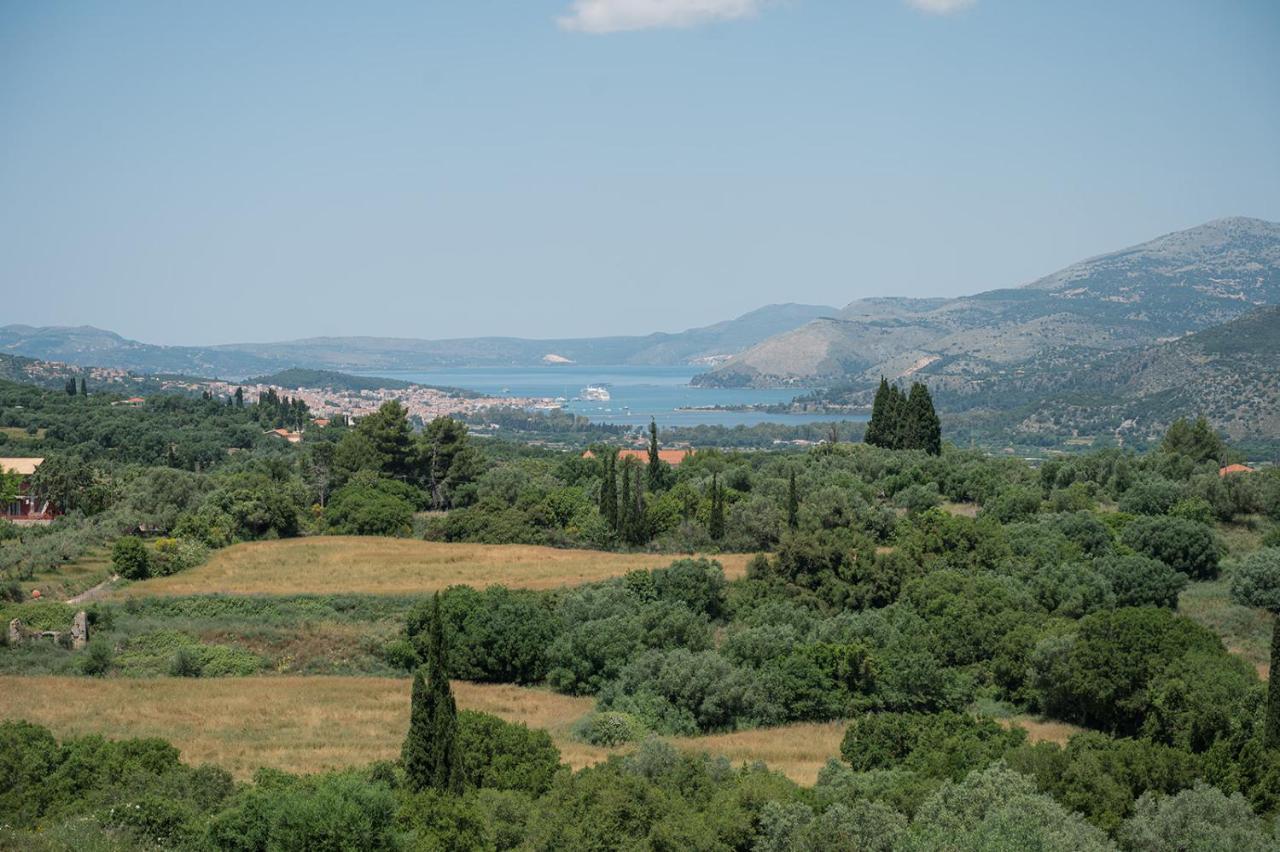 Vasilopoulos Residences - Villa Emelia With Shared Pool アルゴストリオン エクステリア 写真
