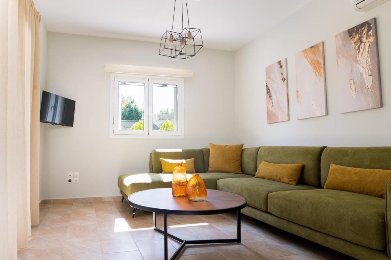 Vasilopoulos Residences - Villa Emelia With Shared Pool アルゴストリオン エクステリア 写真
