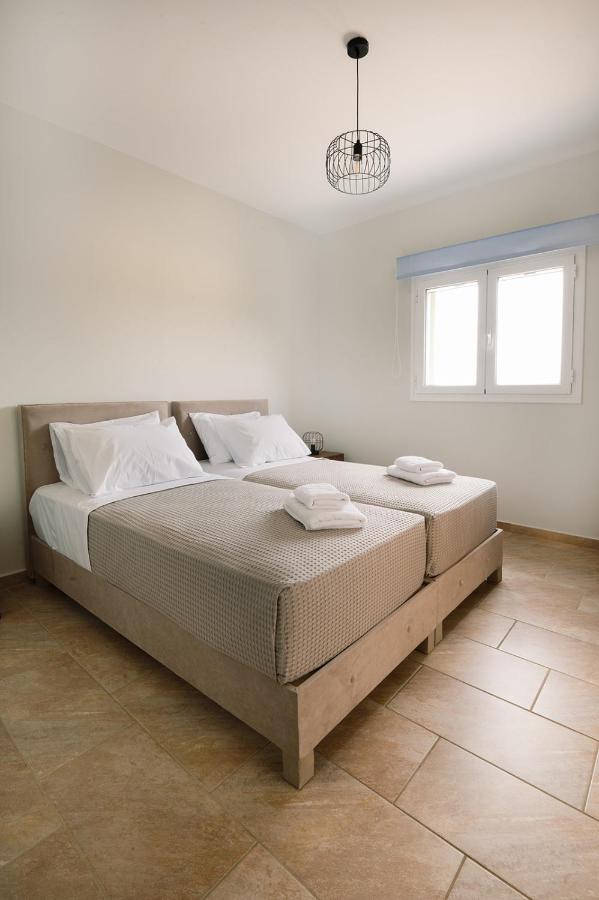 Vasilopoulos Residences - Villa Emelia With Shared Pool アルゴストリオン エクステリア 写真