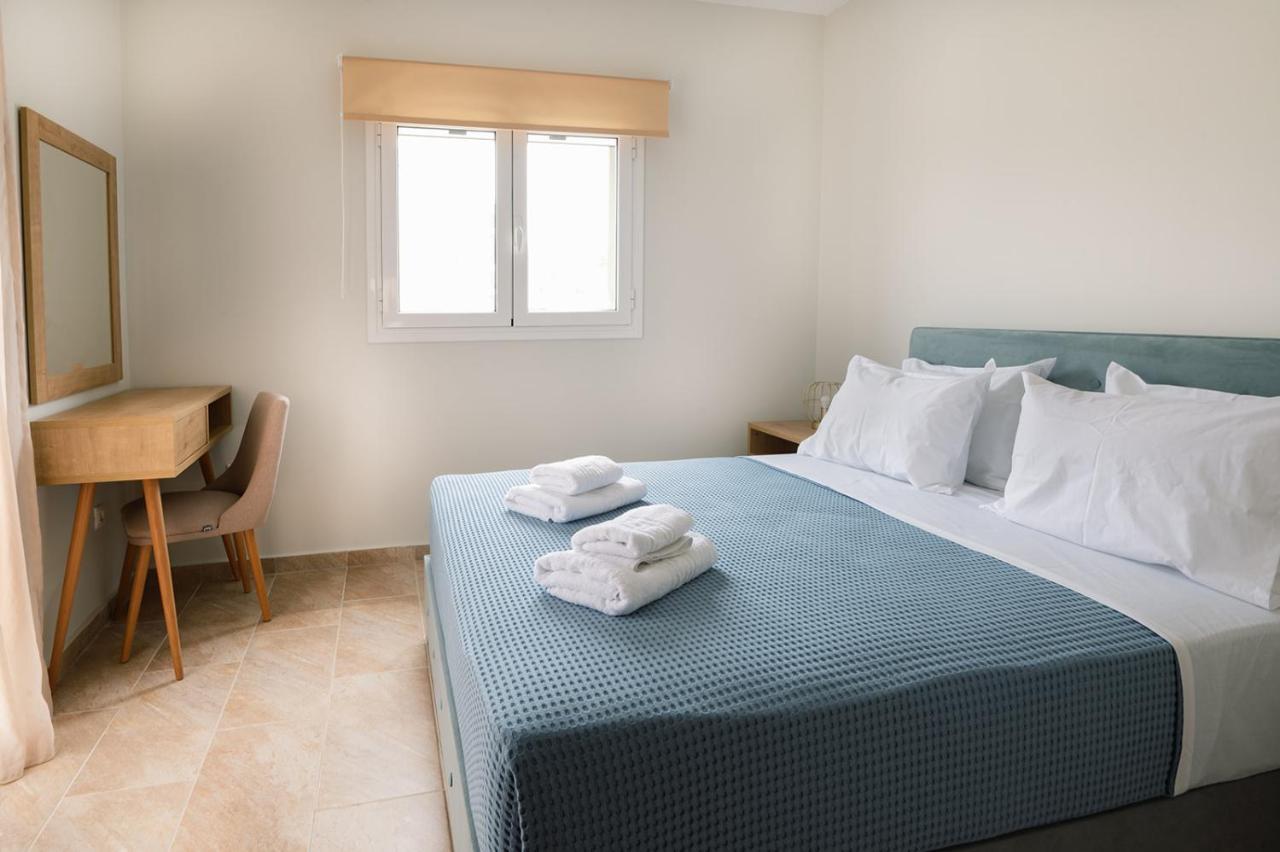 Vasilopoulos Residences - Villa Emelia With Shared Pool アルゴストリオン エクステリア 写真