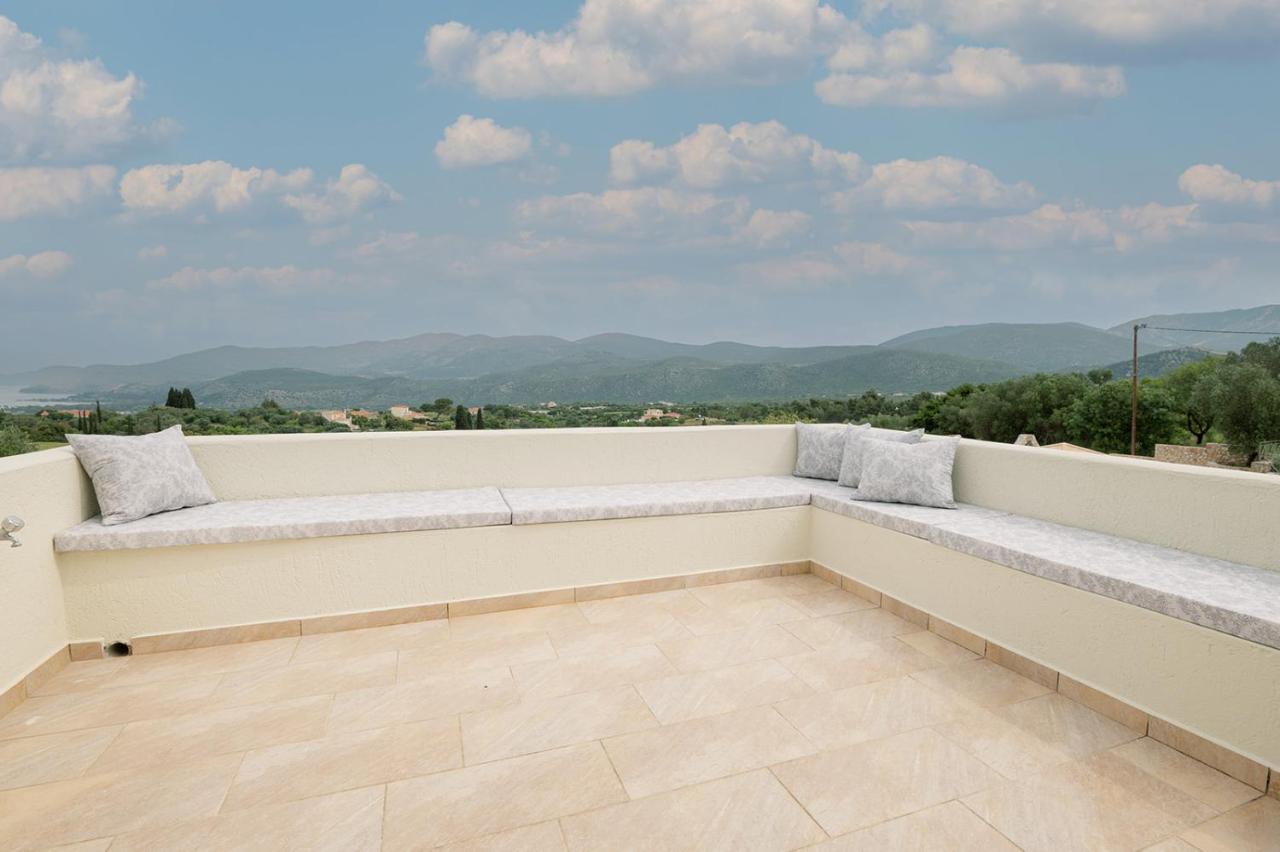 Vasilopoulos Residences - Villa Emelia With Shared Pool アルゴストリオン エクステリア 写真