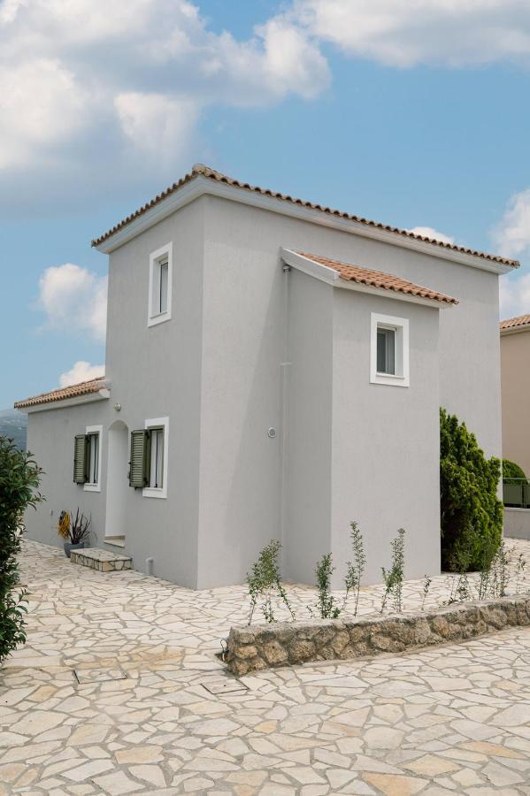 Vasilopoulos Residences - Villa Emelia With Shared Pool アルゴストリオン エクステリア 写真