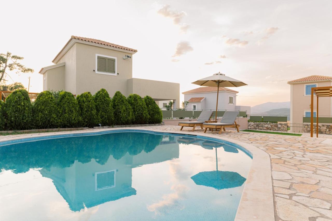 Vasilopoulos Residences - Villa Emelia With Shared Pool アルゴストリオン エクステリア 写真